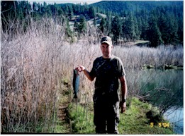 chrisfishW.jpg (25957 bytes)